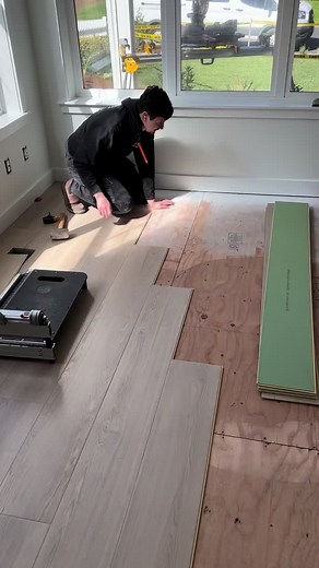 Lvp install #asmr #satisfyingvideo #fyp #trending #viralvideo #remodel #flooring #hardwood #lvp #lvt #laminate #vinyl