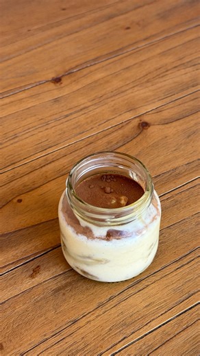 𝓐𝓷𝓽𝓸𝓷𝓮𝓵𝓵𝓪 on Instagram: "Si queres un postre sanito y rico, vas a tener que esforzarte, por eso este tiramisú sin azúcar ni harina que es el más similar al original que probé Para la crema 1 yema 1cda agua Endulzante 50gr yogur griego o queso crema Pizca de sal Para el pancake 1 clara 3 cdas de la harina que uses Endulzante Vainilla 1/2 cdita polvo de hornear Y se moja en café una vez preparada #tiramisu #saludable #rapido #postrefit #fitness"