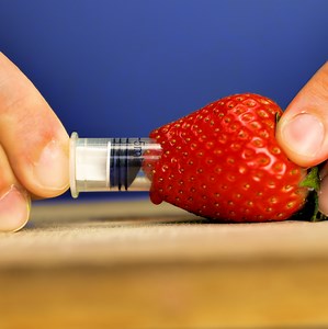 1.3M views · 218 reactions | 12 everyday uses for syringes that you didn’t know about! Hacks that will change your life! | 7-Second Riddles | Facebook