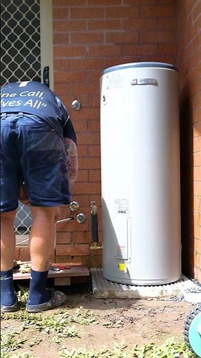 Replacing a Hot Water System in 60 seconds!