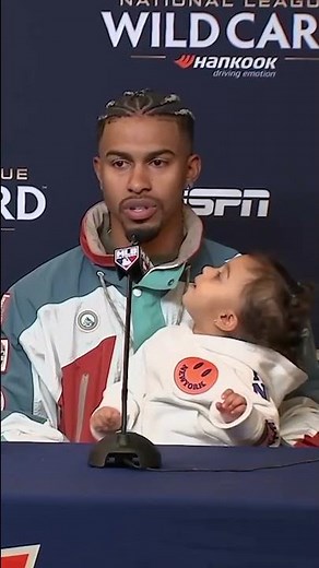 This moment with Francisco Lindor's daughter from Wild Card was the cutest thing ever 🤗🤗