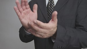 Man in a suit clapping, close up - Free Stock Video