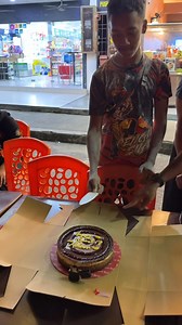 Budak ni pernah down apabila diarahkan pindah segera ke form 1 ketika baru 3 bulan di darjah 6 kerana kesilapan pihak sekolah lambat kesan dia lahir pada 1 Januari yang mana sistem kohort mewajibkan anak lahir tahun baharu naik ke sekolah awal setahun. Teruk dia nak kembalikan semangat dan keyakinan diri. Tapi ada hikmahnya. Tahun ni dia sedang menduduki SPM, setahun awal dari rakan-rakan seusia.Dia kini mencapai banyak kejayaan dalam usia remaja. Juara tanding kelas F peringkat negeri. Layak ke