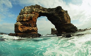 Famous rock formation 'Darwin's Arch' collapses into the water