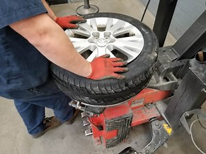 11 Best Tire Machines & Wheel Balancers in 2022 - Mechanic Approved