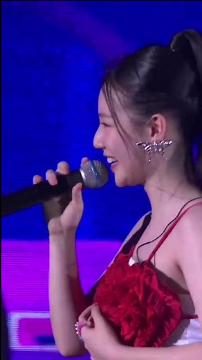 4.9K views · 10K reactions | Giọng ca ngọt ngào của nàng công chúa AMEE trên sân khấu #8Wonder #WonderSummer #TuyetHonMo #VuiBatNgo #TechcombankInspire | 8Wonder | Facebook