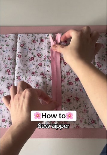An easy sewing tutorial for zippers!🌸 #sewing #sewtok #sewingtiktok #costura #costurafacil #sewingturtorial #sewingzippers