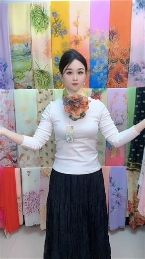 how to wear scarf 🧣 in different styles😍👌#beautifuldesigns #fashionstyles #viralvideo #scarf