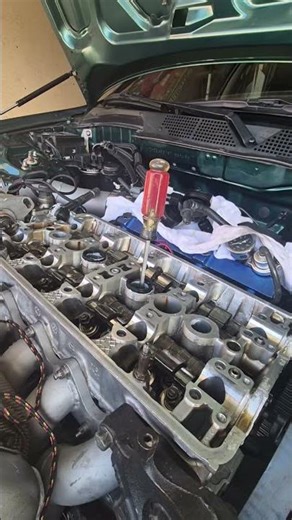Valve spring change using a rope.