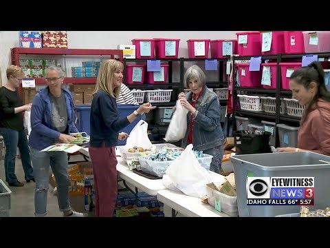 Ready, Set, Go! program preparing weekend food backpacks