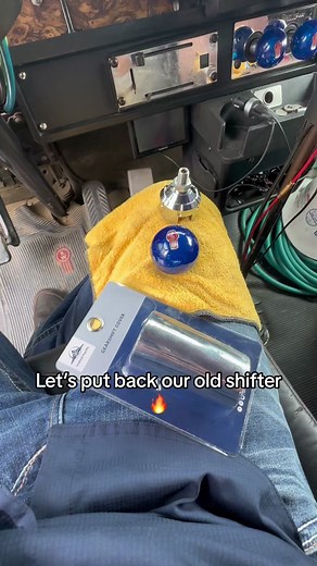 Installing chrome shifter and shifter knob 🔥 #20yearoldtruckdriver #kenworth #kenwortht800 #shifter #13speed #blue #trucking #cdllife #thechromestop #fypシ #fyp