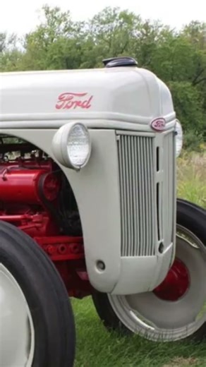 Do you recognize this tractor