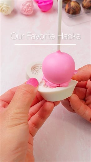 We’ve put our FAVORITE Cake Pop HACKS — all in one reel!✨🩷💫 Swirls? Nailed. Chocolate temp? On point. Perfect roses in silicone molds? Yup. Plus genius hacks from our friends: @unforgedible_art’s foil trick with a bottle cap @berryniceberries’ method for attaching chocolate roses If you make cake pops, this is a reel you’ll come back to again and again. Save it. Share it. Tag a baking bestie! Shop the tools used at www.MyLittleCakepop.com — link in bio or tap image! #cakepops #cakepophacks #ch