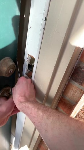 Easy Trick to Get in a Locked Door - Unlock Deadbolt Tips