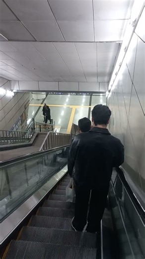 escalator in Seoul subway