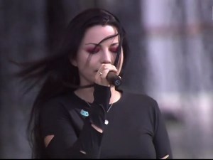 Seether ft. Amy Lee - Broken | Queens of Metal