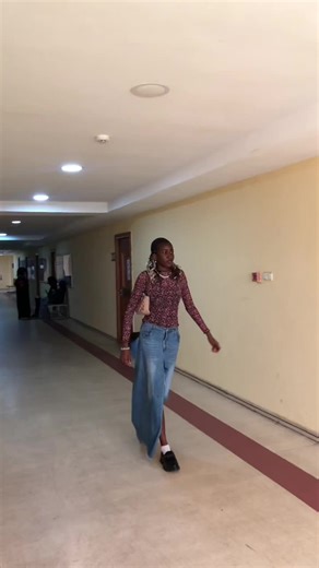 Walking like a model to class#modelling #schoollife#catwalk #fyp#fashion