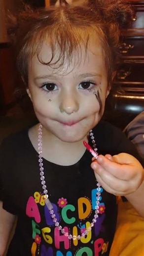 She found her little caboodle I hid at the bottom of her toy box. 💄💁🏻‍♀️😂