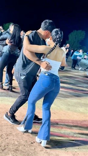 Así se baila chamamé en el campo