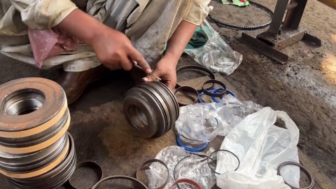 Reviving Heavy Machinery with Hydraulic Cylinder Restoration