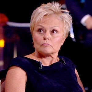 5.7M views · 47K reactions | Ce dîner auquel tu n'as vraiment, vraiment pas envie d'aller !  Parce qu'ils nous ont quand même fait rire en 2020, "Les comiques préférés des Français" à revoir sur france.tv ▶️ bit.ly/Comiques2020 | France tv | Facebook