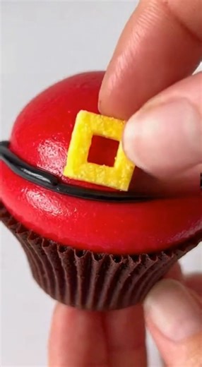 Rich brownie cups dressed up like Santa’s suit—cute, chocolatey, and totally crowd-pleasing. 🎅🍫✨ A playful treat that disappears fast! | Quick'n Recipes