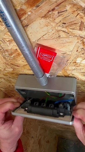 Installing MK Metalclad Socket in Steel Conduit System
