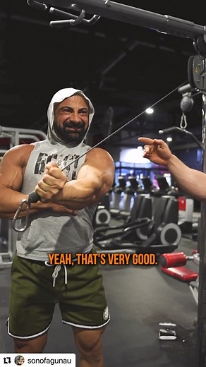 Clavicular Pec 💪🏼💯 A lot of guys ask me “how do I develop that “top shelf” of the chest” well this exercise nails it pretty well and I one of my MUST before starting chest day. Tips: 1. Supernate or pronate grip 2. No full range!!!! Keep it on the chest constant tension 3. Stance wide shoulder width apart 4. But training program with bodybeyond and stop wasting your time 🤣👊🏼💯 Thank you my friend/ athlete @sonofagunau for putting this info out there for everyone! Thank you @bodybeyondhc Sy