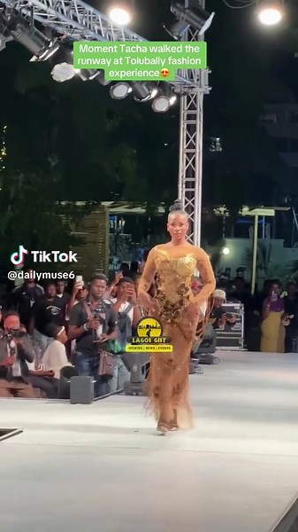 Daily Muse (@dailymuse6)’s video of Runway Walk