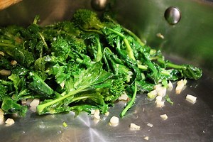 How to Grow Broccoli Rabe (Beginner's Guide) - Gardenisms