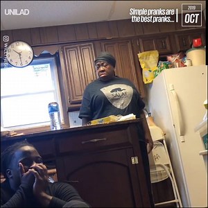 This guy pranks his mom in the best way! So simple, but so effective... 😂😂 | UNILAD