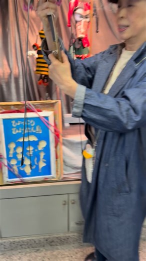 Aki Shinozaki shows off a vintage rod puppet from Puppet Theater Hitomiza in Kawasaki, Japan. It looks pretty but hides a demonic twist! #puppetry #rodpuppet #behindthescenes #puppettheater @hitomiza.puppet | WonderSpark Puppets