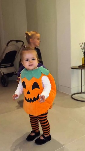 382K views · 1.1K reactions |  Trick or treat  #halloween #spooky #kids #trickortreat #dynia | MaRina | Facebook