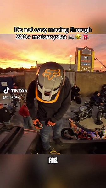 It’s not easy moving through 200 motorcycles 🏍️ 😂 ⛽️ YouTube: Blazuki #cbr1000rr #motorcycle #blazuki #bikelife #motovlog