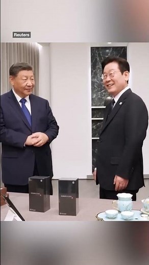 China and South Korea's presidents share a joke about smartphone "backdoors"