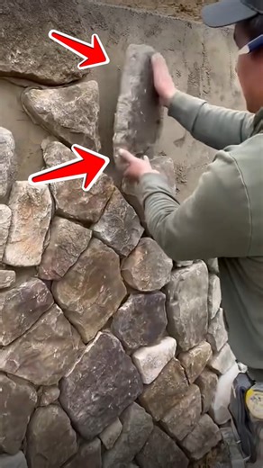 Professional Builder’s Stone Wall Technique Looks Clean and Aesthetic..