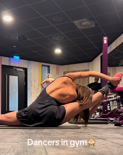 Mastering Gym Splits: Dancer's Guide to Flexibility