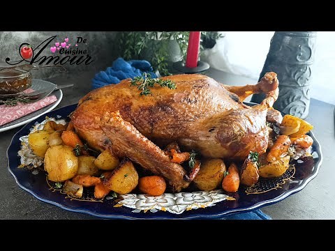 canard rôti entier au four avec peau croustillante, présenté avec des legumes sautés