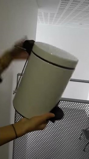 Vidéo mécanisme poubelle