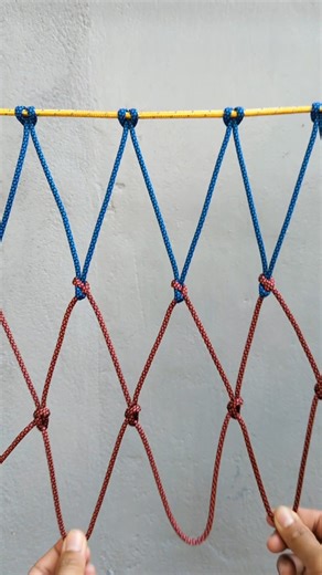 How to tie a rope net knot without a tool.