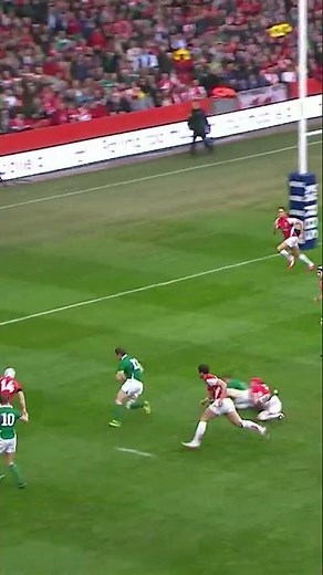 Bowe to O'Driscoll...try