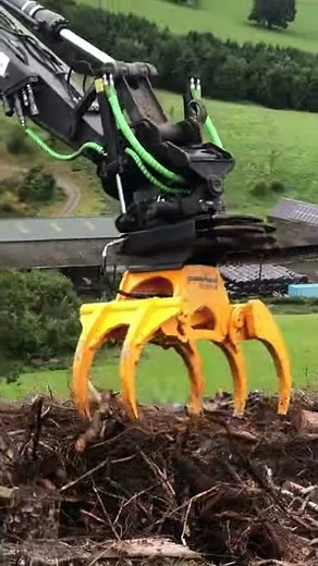 Powerhand EX Series Forestry Grapple on Steelwrist Tiltrotator