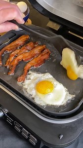 734K views · 2.6K reactions | Diner breakfast in a pinch . Get crispy bacon, fluffy pancakes, and sizzling eggs all on the Ninja® Foodi® Smart XL Pro Grill & Griddle, at HOME. You can cook so many foods other grill’s can’t with 7 cooking functions, including Air Crisp, Bake, Roast, and more. Get the full recipe: https://bit.ly/3ABKpxs. : Matt E. | Ninja Kitchen | Facebook