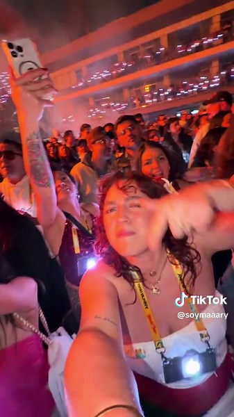 Así se canta voy a llevarte pa PR y nadie me diga nada 🙂‍↕️🫰🏻#badbunnypr #cdmx #concierto #debitirarmasfotos