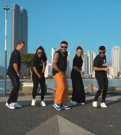 Walk of Life Dance: How to Do the Walk of Life