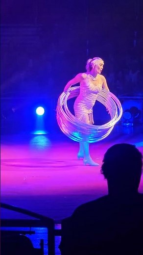 Amazing Hula Hoop Performance at Circus Vargas! 🎪 Multiple Hoops, One Star 🌟