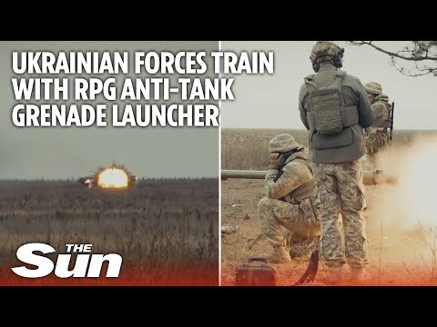 Ukrainian forces train with RPG anti-tank grenade launcher