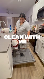 100K views · 963 reactions | Let’s clean #cleaning #asmr #cleaningasmr #asmrcleaning #clean #fyp | Elizabeth Cruz | Facebook