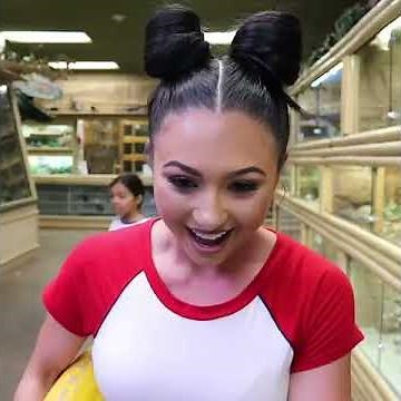 Snake Girl playing with Huge Snakes 🤐