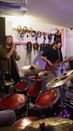 Who is going to the Dutch Prog Night on Saturday?